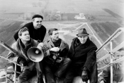 Jerzy Skolimowski, Andrzej Kostenko, Jan Laskowski i Jan Ossowski na planie filmu "Bariera", 1966 r., fot. Jerzy Troszczyński, źródło: Fototeka FN