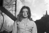 Teresa Iżewska w filmie „Baza ludzi umarłych" w reż. Czesława Petelskiego, 1958 r., fot. Tadeusz Roman, źródło: Fototeka FN