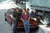 Bronisław Pawlik, Damian Damięcki i Grzegorz Skurski w filmie "Co mi zrobisz, jak mnie złapiesz?" w reż. Stanisława Barei, 1978 r., źródło: Fototeka FN