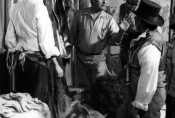 Wojciech Pszoniak, Andrzej Wajda i Franciszek Starowieyski na planie filmu "Danton", 1982 r., fot. Renata Pajchel, źródło: Fototeka FN