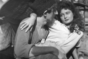 Jerzy Bączek i Maria Badmajeff w filmie „Godziny nadziei" w reż. Jana Rybkowskiego, 1955 r., fot. Franciszek Kadziołka, źródło: Fototeka FN