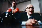 Jerzy Stuhr i Maciej Kozłowski w filmie "Kiler" w reż. Juliusza Machulskiego, 1997 r., fot. Jacek Szymczak, źródło: Fototeka FN