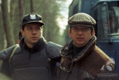 Przemysław Predygier i Juliusz Machulski na planie filmu "Kiler", 1997 r., fot. Jacek Szymczak, źródło: Fototeka FN