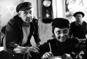 Andrzej Wajda na planie filmu "Korczak", 1990 r., fot. Renata Pajchel, źródło: Fototeka FN