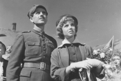 Adolf Chronicki i Grażyna Staniszewska w filmie „Krzyż Walecznych" w reż. Kazimierza Kutza, 1958 r., źródło: Fototeka FN
