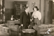 Arthur Schroder i Pola Negri w filmie "Mania. Historia pracownicy fabryki papierosów" w reż. Eugena Illesa, 1918 r., źródło: Nitrofilm