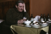 Bronisław Pawlik w filmie „Miś” w reż. Stanisława Barei, 1980 r., źródło: Fototeka FN