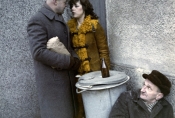 Stanisław Tym i Christine Paul-Podlasky w filmie „Miś" w reż. Stanisława Barei, 1980 r., źródło: Fototeka FN
