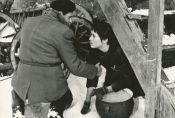 Bronisław Pawlik i Maria Wachowiak w filmie "Naganiacz" w reż. Ewy i Czesława Petelskich, 1963 r., źródło: MKŁ