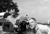 Janusz Nasfeter i Andrzej Gronau na planie filmu "Niekochana", 1965 r., fot. Renata Pajchel, źródło: Fototeka FN