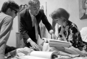 Janusz Guttner, Janusz Nasfeter i Elżbieta Czyżewska na planie filmu "Niekochana", 1965 r., fot. Romuald Pieńkowski, źródło: Fototeka FN