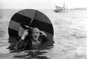 Zygmunt Malanowicz w filmie „Nóż w wodzie" w reż. Romana Polańskiego, 1961 r., fot. Andrzej Kostenko, źródło: Fototeka FN