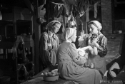 Huguette Faget i Antonina Gordon-Górecka w filmie „Ostatni etap" w reż. Wandy Jakubowskiej, 1947 r., źródło: Fototeka FN