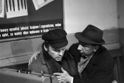 Marian Opania i Henryk Huńko w filmie „Palec boży" w reż. Antoniego Krauzego, 1972 r., fot. Wojciech Urbanowicz, źródło: Fototeka FN