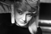 Lucyna Winnicka w filmie „Pociąg" w reż. Jerzego Kawalerowicza, 1959 r., fot. Wojciech Urbanowicz, źródło: Fototeka FN