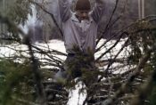 Edward Żentara w filmie „Siekierezada" w reż. Witolda Leszczyńskiego, 1985 r., fot. Henryk Włoch, źródło: Fototeka FN