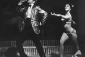 Jerzy Stuhr i Monika Pawlusiewicz w filmie „Wodzirej" w reż. Feliksa Falka, 1977 r., źródło: Fototeka FN