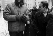 Piotr Szulkin i Roman Wilhelmi na planie filmu „Wojna światów – następne stulecie" w reż. Piotra Szulkina, 1981 r., fot. Romuald Pieńkowski, źródło: Fototeka FN