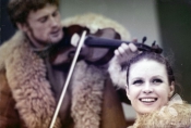 Daniel Olbrychski i Beata Tyszkiewicz w filmie "Wszystko na sprzedaż" w reż. Andrzeja Wajdy, 1968 r., fot. Renata Pajchel, źródło: Fototeka FN
