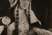 Maria Malicka w filmie "Zew morza" w reż. Henryka Szaro, 1927 r., źródło: Fototeka FN