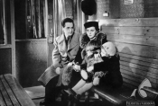 Elżbieta Barszczewska, Marian Wyrzykowski i Krysia Orlińska w filmie „Znachor" w reż. Michała Waszyńskiego, 1937 r., źródło: Fototeka FN