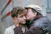Tomasz Hudziec i Jan Nowicki w filmie „Zygfryd" w reż. Andrzeja Domalika, 1986 r., źródło: Fototeka FN