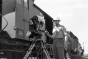 Kurt Weber na planie filmu „Ludzie z pociągu", fot. Wiesław Pyda, źródło: Fototeka FN