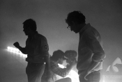 Zbigniew Wichłacz, Jacek Mierosławski i Piotr Andrejew na planie filmu „Klincz", fot. Jerzy Kośnik, źródło: Fototeka FN