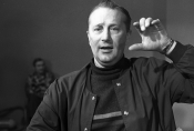 Mieczysław Verocsy na planie filmu „Pogoń za Adamem", fot. Jerzy Troszczyński, źródło: Fototeka FN