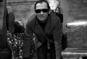 Julian Dziedzina na planie filmu „Mały", fot. Jerzy Troszczyński, źródło: Fototeka FN