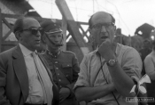 Ludwik Starski i Jerzy Lipman na planie filmu „Zamach", fot. Witold Mickiewicz, źródło: Fototeka FN